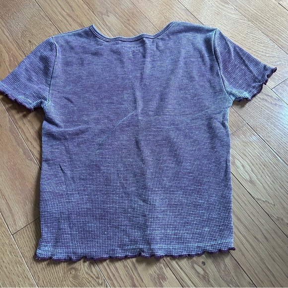 american eagle womens xs tshirt crop maroon Ruffle Trim perfect condition - Picture 6 of 6
